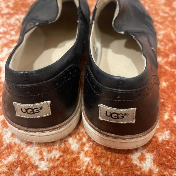 UGG Hadria Leather Slip-on Shoes in black, Size 9 - Picture 7 of 7